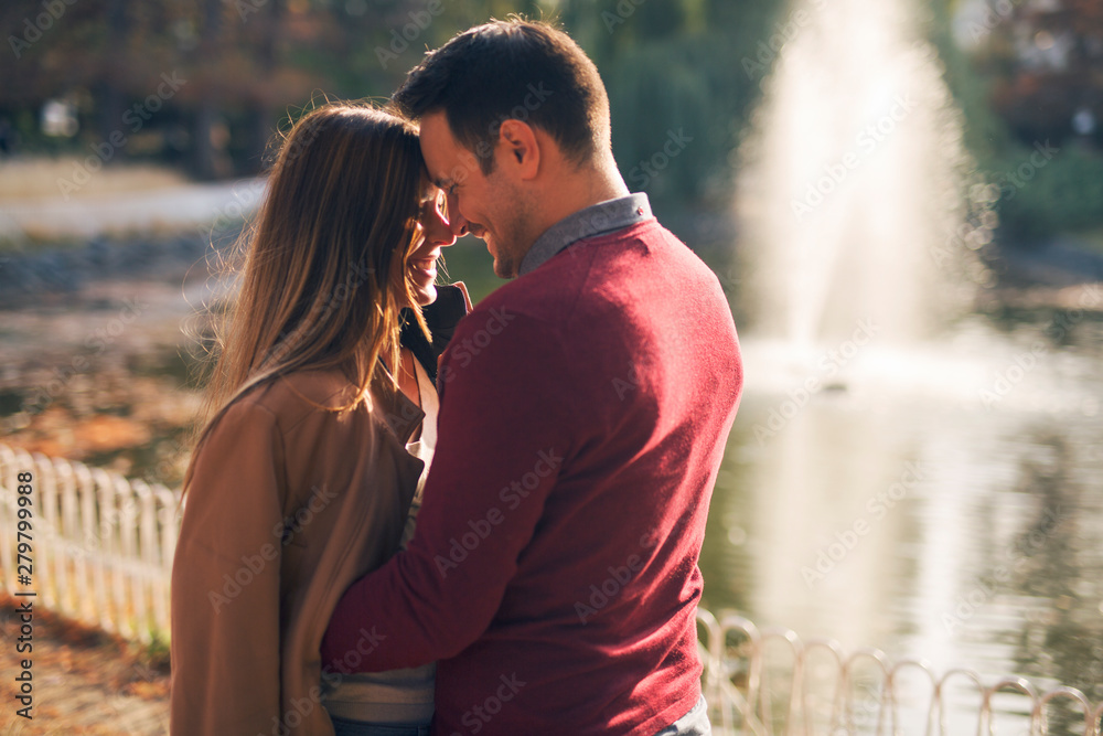 Fototapeta premium Romantic couple at public park