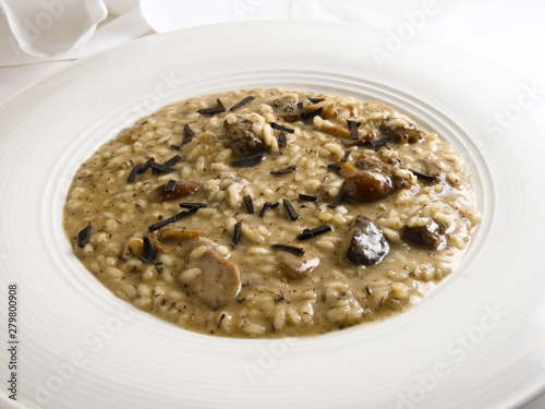 Arroz meloso con setas. Creamy rice with mushrooms.