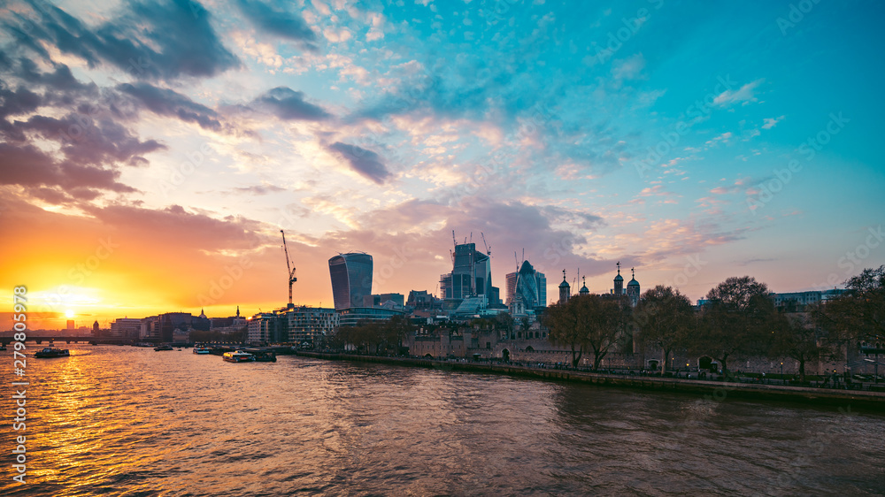 Amazing sunset over the river Thames in London Amazing sunset over the river Thames in London