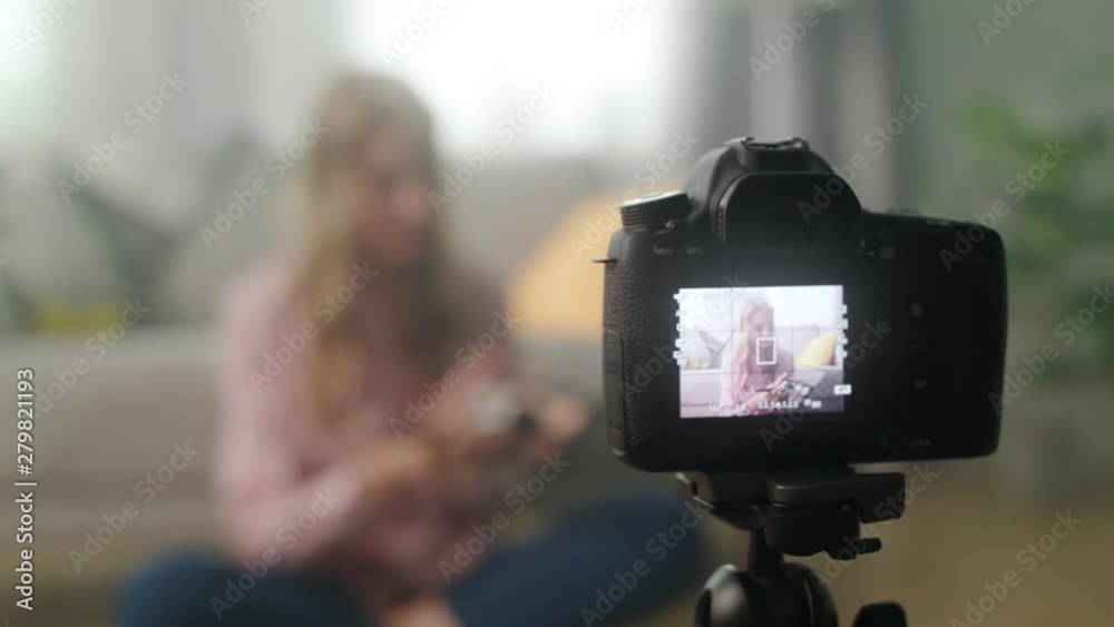 Girl blogger talks about cosmetics Girl blogger talks about cosmetics