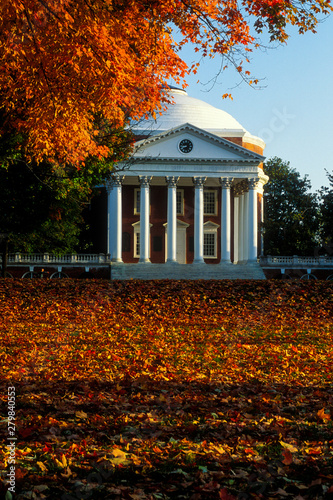Obraz na plátne 92_1760 - UVA Rotunda on an Autumn Morning