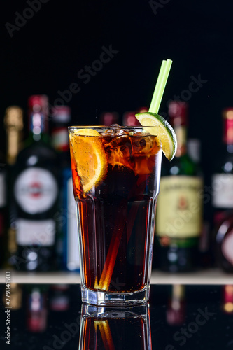 Картината върху платно classic cocktail cuba libre with ice and close-up in a cuban bar