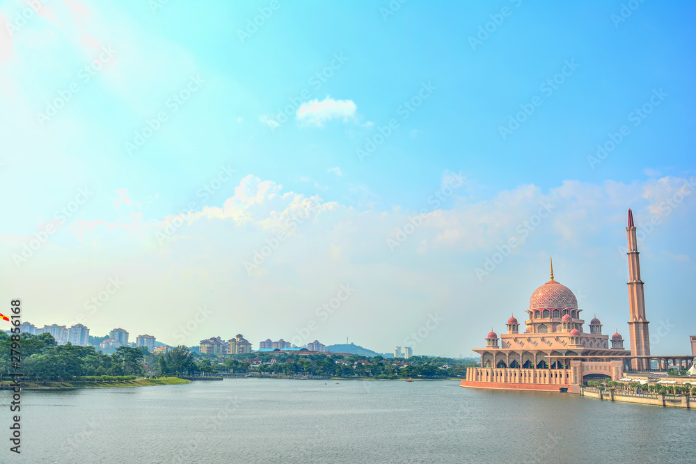 Obraz premium Putra Mosque in Putrajaya,Malaysia
