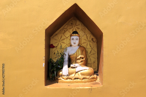 Sitzender Buddha photo