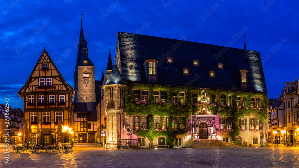 Rathaus Quedlinburg zur blauen Stunde