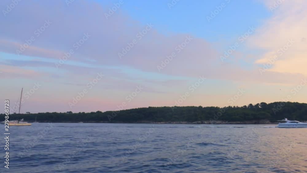 Frames from a nearby boat I hwy in the Sea. Sky. Holidays. Islands. Ocean. Water. Wave. Blue water. Boat Yachts. Day. Luxury rest Frames from a nearby boat I hwy in the Sea. Sky. Holidays. Islands. Ocean. Water. Wave. Blue water. Boat Yachts. Day. Luxury rest