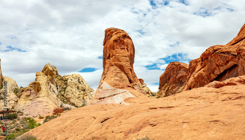 Fototapeta premium Valley of fire state park, Nevada USA. Red sandstone formations, blue sky with clouds