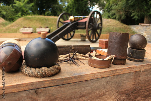 Tablou canvas Canon and cannonballs display at the American Revolution Museum at Yorktown, VA