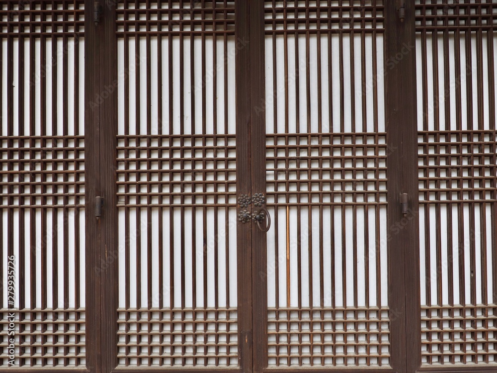 한국의 한옥 문, 나무 문 素材庫相片 | Adobe Stock
