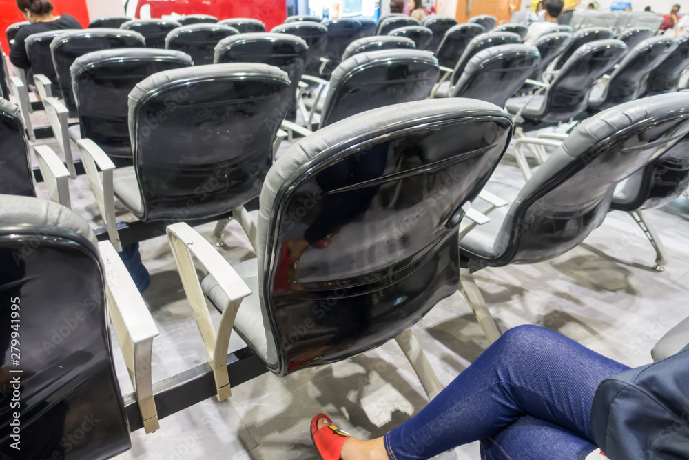 Chairs and passengers are waiting at the airport. Chairs and passengers are waiting at the airport.