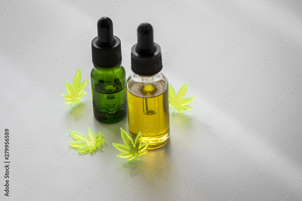 Cannabis Marihuana Hanf CBD Öl gegen Schmerzen zur Therapie als Medizin Arzneimittel Cannabis Marihuana Hanf CBD Öl gegen Schmerzen zur Therapie als Medizin Arzneimittel