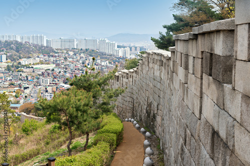 Photography Hanyangdoseongr,the Seoul City Wall is a series of walls made of stone, wood and other materials, built in 1396 to protect the city against invaders, South Korea