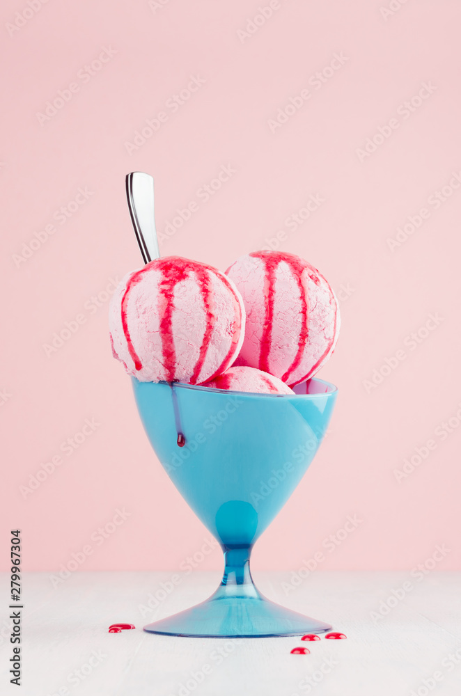 Pastel pink ice cream scoops in rows on blue background - Free