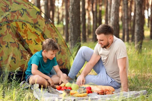 Father and his little son h...