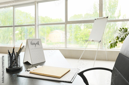 Flip paper calendar and sta...