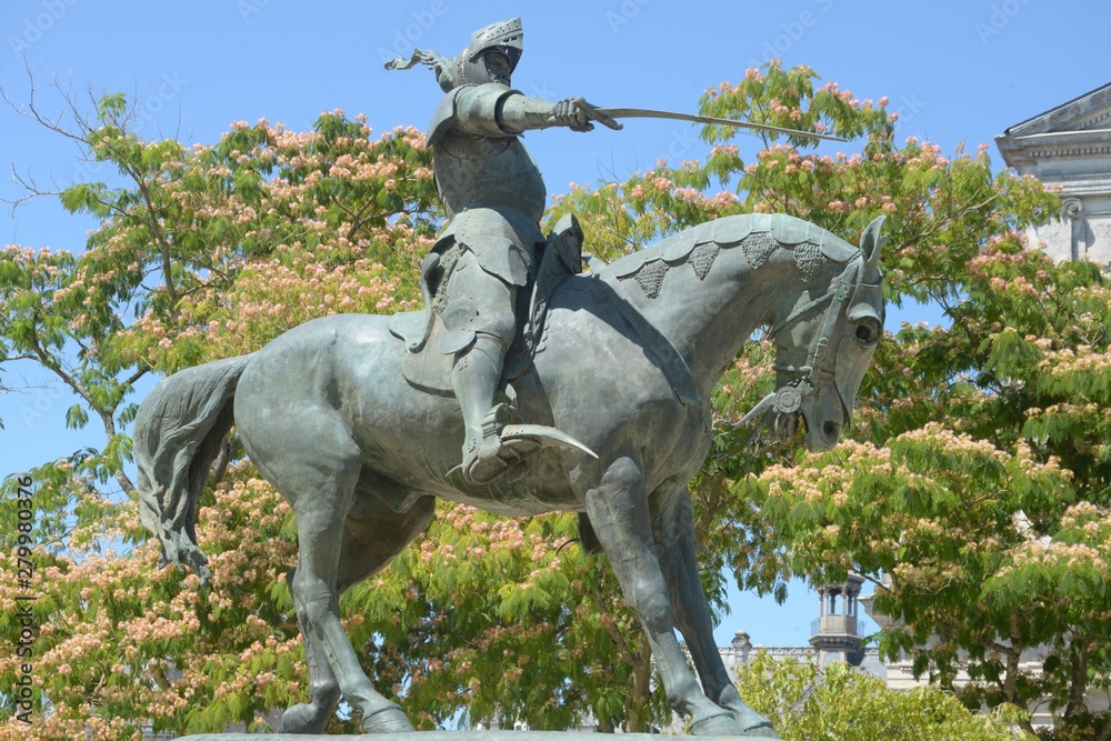 Statue équestre du chevalier de Richemont à Vannes