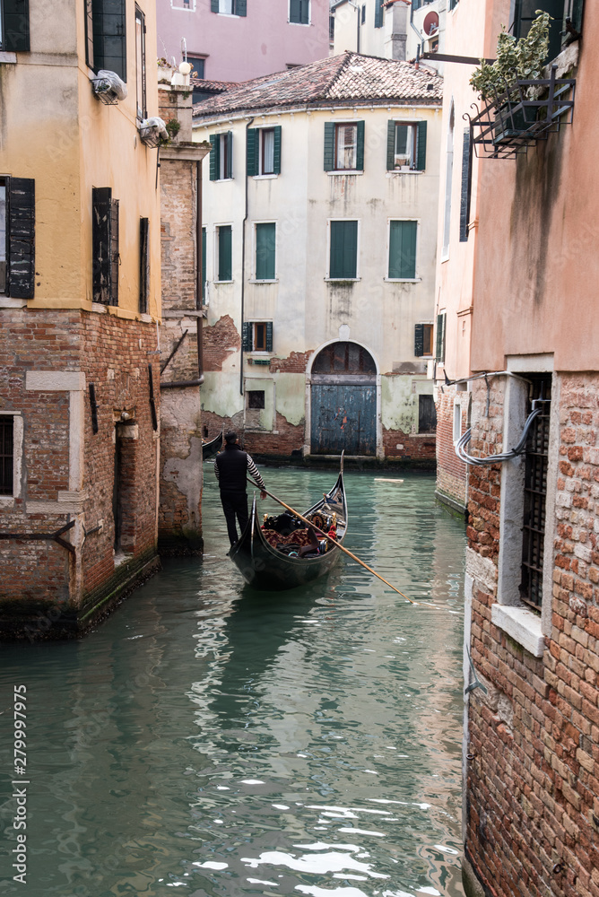 Italie Venise canal gondole