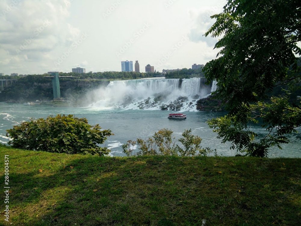 Magnifique paysage des Chutes du Niagara du côté Canadien