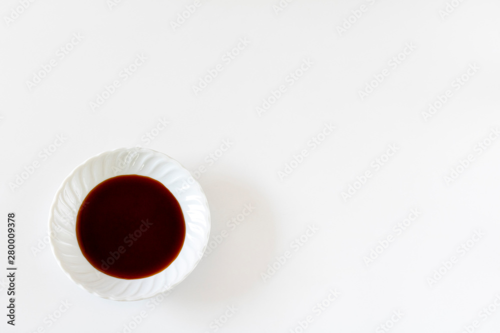 小皿に入れた醤油 小皿に入れた醤油