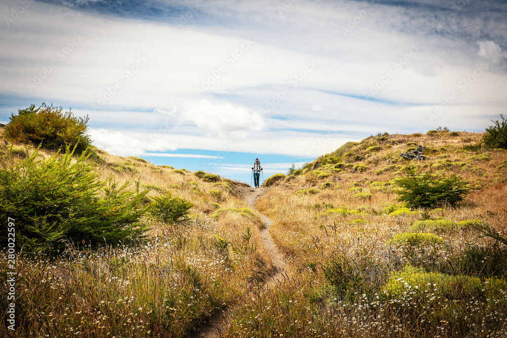 Φωτογραφία Hiker on the O-trek in Torres del Paine national park