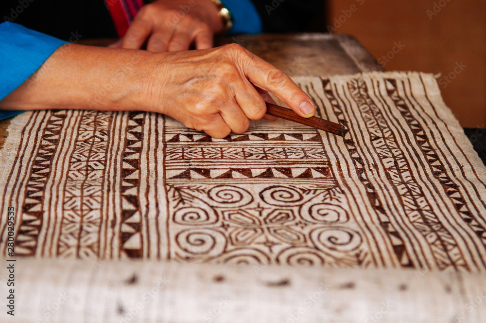 Ταπετσαρία Laotian woman do Batik fabric painting