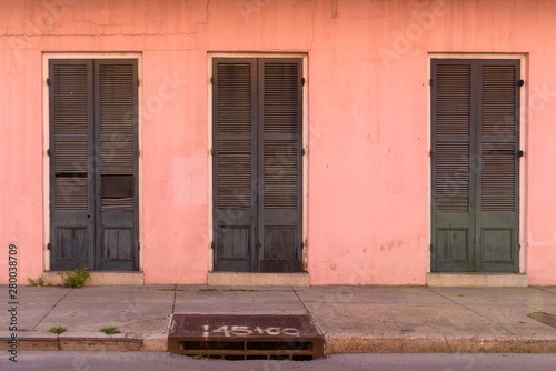 Obraz na płótnie Shutters of the French Quarter w salonie
