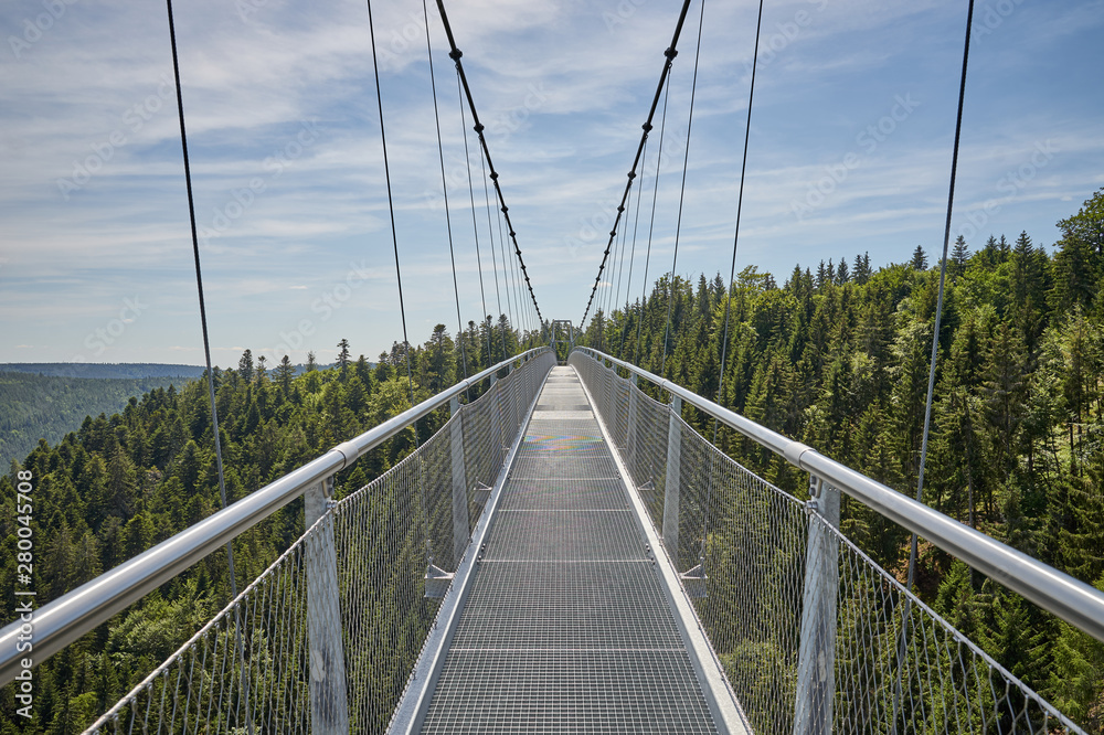 Obraz premium Suspension Bridge at town of