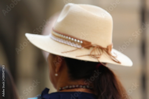 Frau mit Hut (Bokeh)
