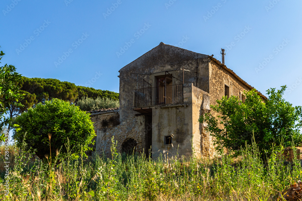 Beautiful Scenery with an Abandoned Old Country House, Caltanissetta, Sicily, Italy, Europe Beautiful Scenery with an Abandoned Old Country House, Caltanissetta, Sicily, Italy, Europe