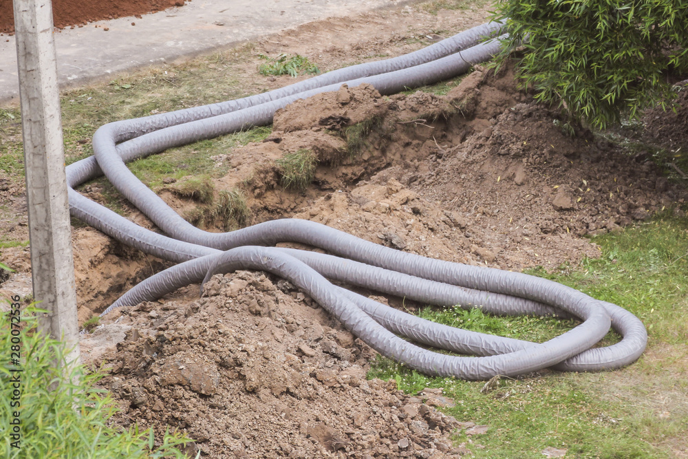 Flexible drainage pipes.