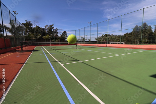 tennis court © Gabriel