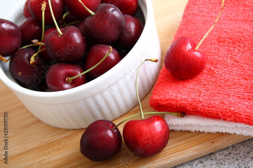 A plate of ripe cherry berries