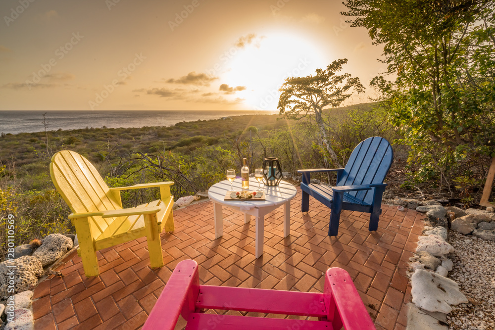 Fototapeta premium Sunset drinks by the pool 