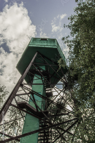 bottom view of the green foto-head tower