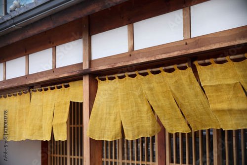 陶器で有名な愛知県瀬戸市の商店の暖簾