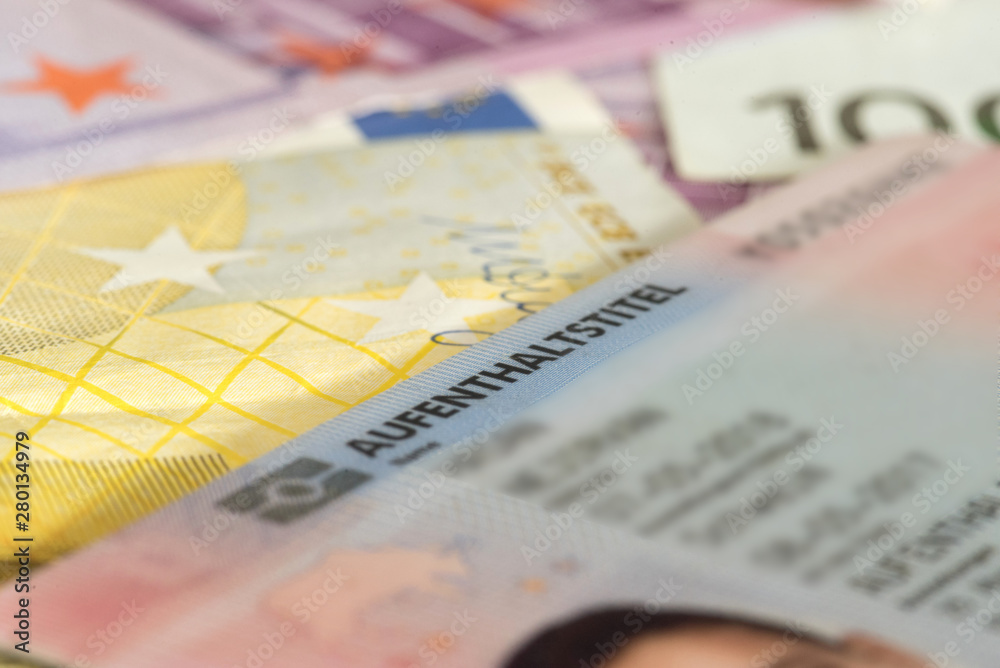 Euro Geldscheine und Aufenthaltserlaubnis für Deutschland Euro Geldscheine und Aufenthaltserlaubnis für Deutschland