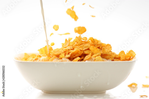 bowl of cornflakes with milk