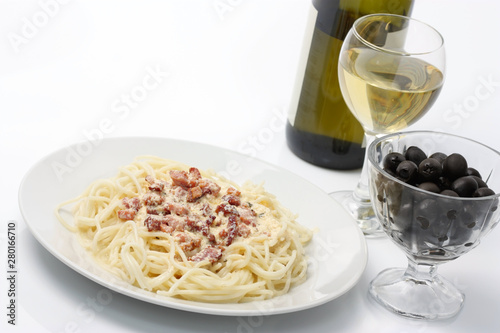 Spaghetti Carbonara, White Wine and Olives