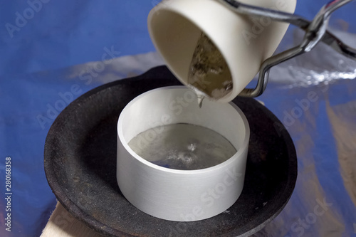 Pouring molten lead in ceramic ware. Heat-resistant ceramics.