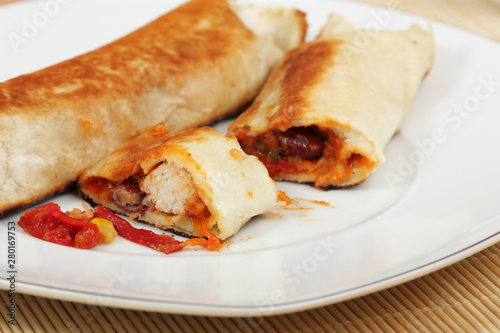 Tortilla with chicken and peppers © ffolas