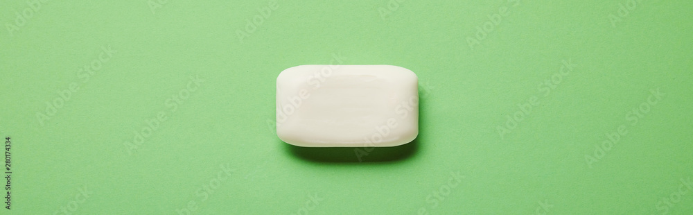 panoramic shot of white soap on green background with copy space - obrazy, fototapety, plakaty 