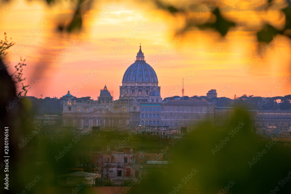 Fototapeta premium The Papal Basilica of Saint Peter and Vatican city sunset view