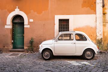 Leinwandbilder Oldtimer Oldtimer in Gasse von Trastevere Rom  © Nicola Forenza