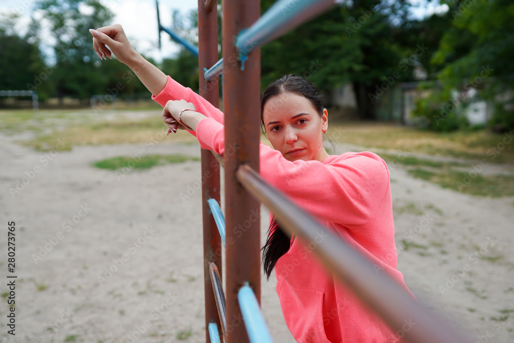 Obraz premium Portrait of fit and sporty young woman doing exercises, copy space. healthy lifestyle