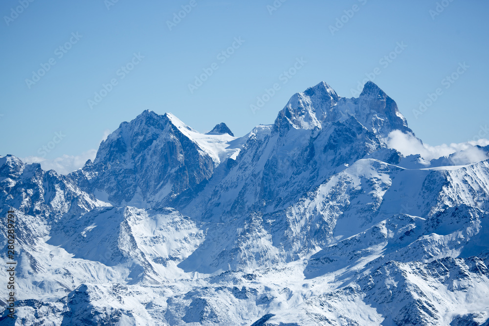 Obraz premium Huge mountains in winter