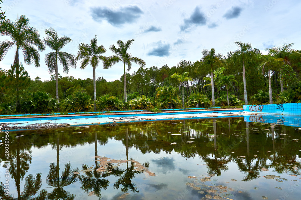Obraz premium HUE, VIETNAM - JUNE 20, 2019: Abandoned water park