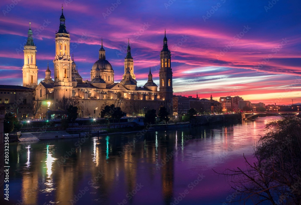Obraz premium Atardecer Zaragoza
