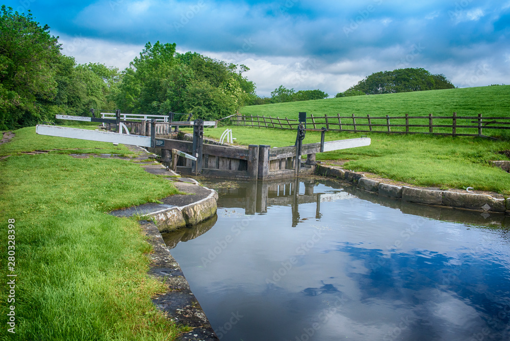 Obraz premium View of a British canal lock in rural setting