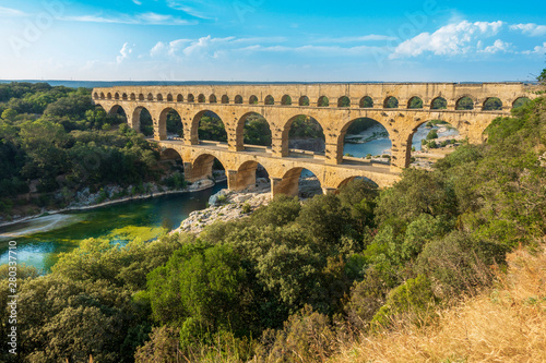 Römische Wasserleitung: Pont du Gard in Frankreich