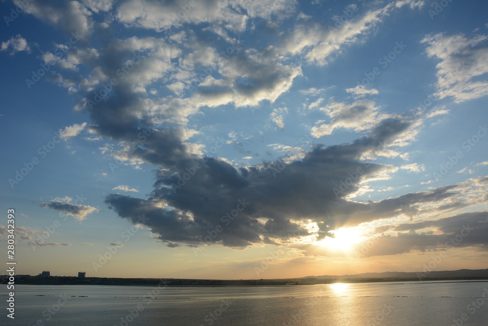 Naklejka premium sunset over the sea